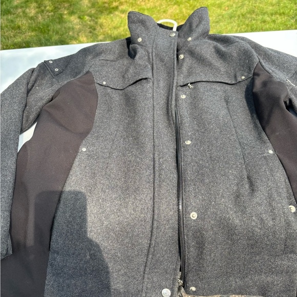 Armani Exchange Gray Coat with Structured Shoulders - Picture 2 of 4